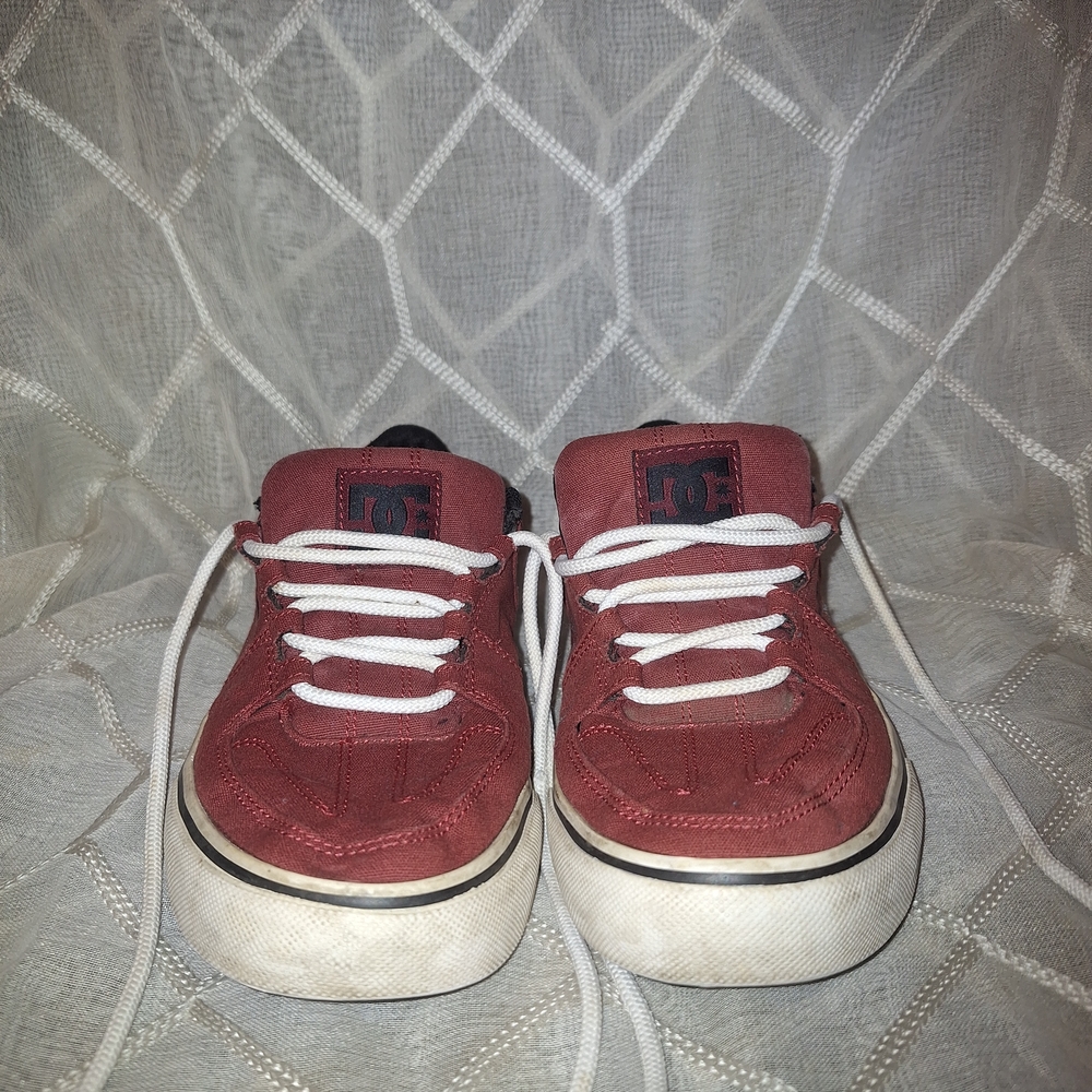 DC Shoes Women's 8.5 Red Skate Shoes LYNX VULC TX